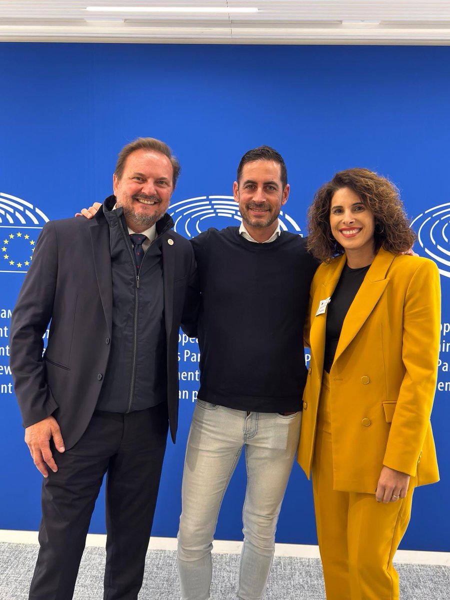 🇪🇺 ‘Lo que aprendimos de la dana’. 

🌧️ Alcaldes socialistas de la provincia de #València participan en el homenaje a las víctimas de la #DANA en el Parlamento Europeo.

👉 El Pleno vota destinar 946 millones del Fondo de Solidaridad a la reconstrucción.