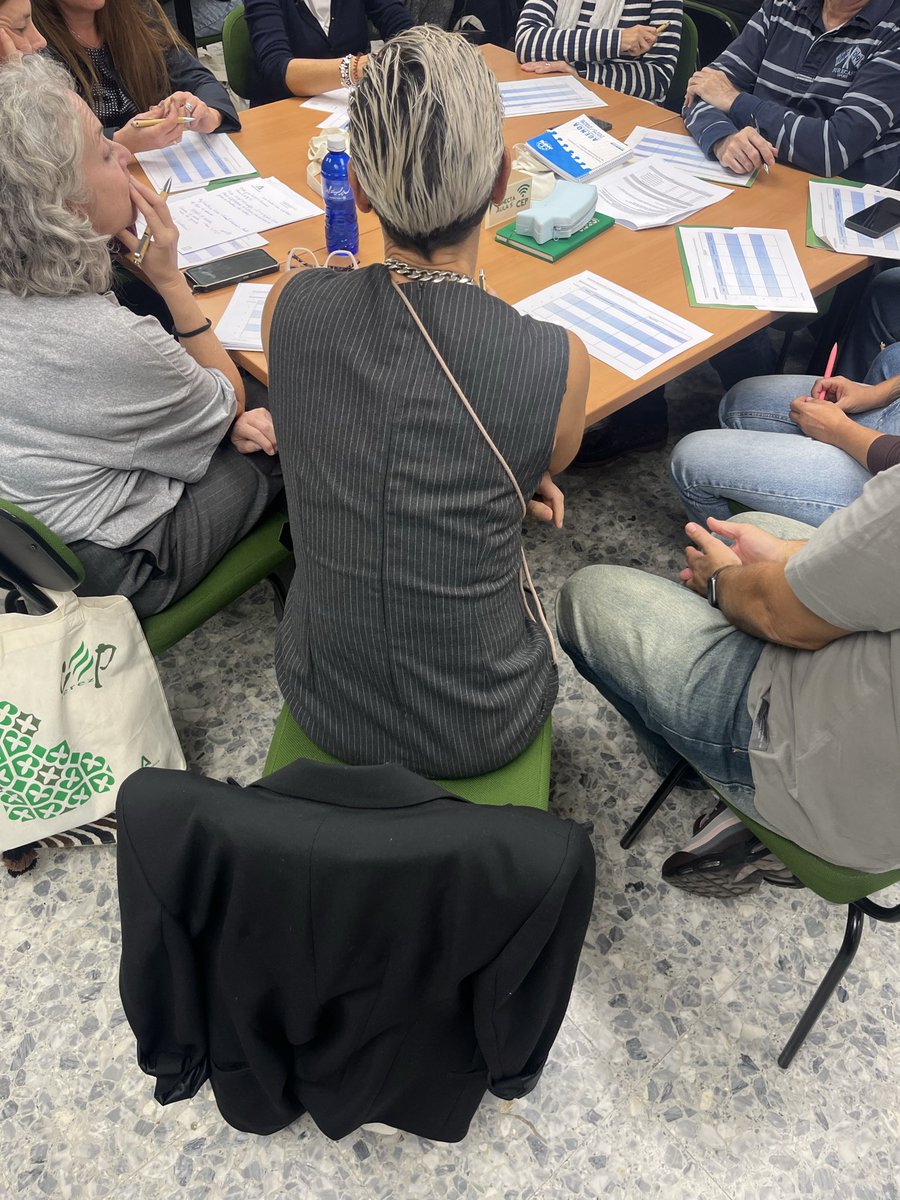 Trabajo en grupo 🏘️ en nuestra Formación Mentora para la Dirección Y Jefatura de Estudios Novel ñ, con las tutoras #equiposdirectivosnoveles 
……..
<a href="/EducaAnd/">Consejería Desarrollo Educativo y FP</a> 
<a href="/DG_IFP/">DG de Innovación y Formación del Profesorado</a>