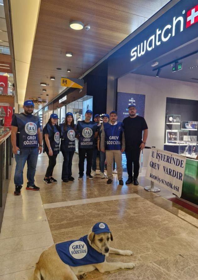 SnmezBurin's tweet photo. Hakkını arayan işçi onurludur! ✊
#SwatchGroupÇalışanlarıGrevde
@Swatch @KOOPISSENDIKASI @uniglobalunion @swatchturkiye https://t.co/HzB1JVmvCy