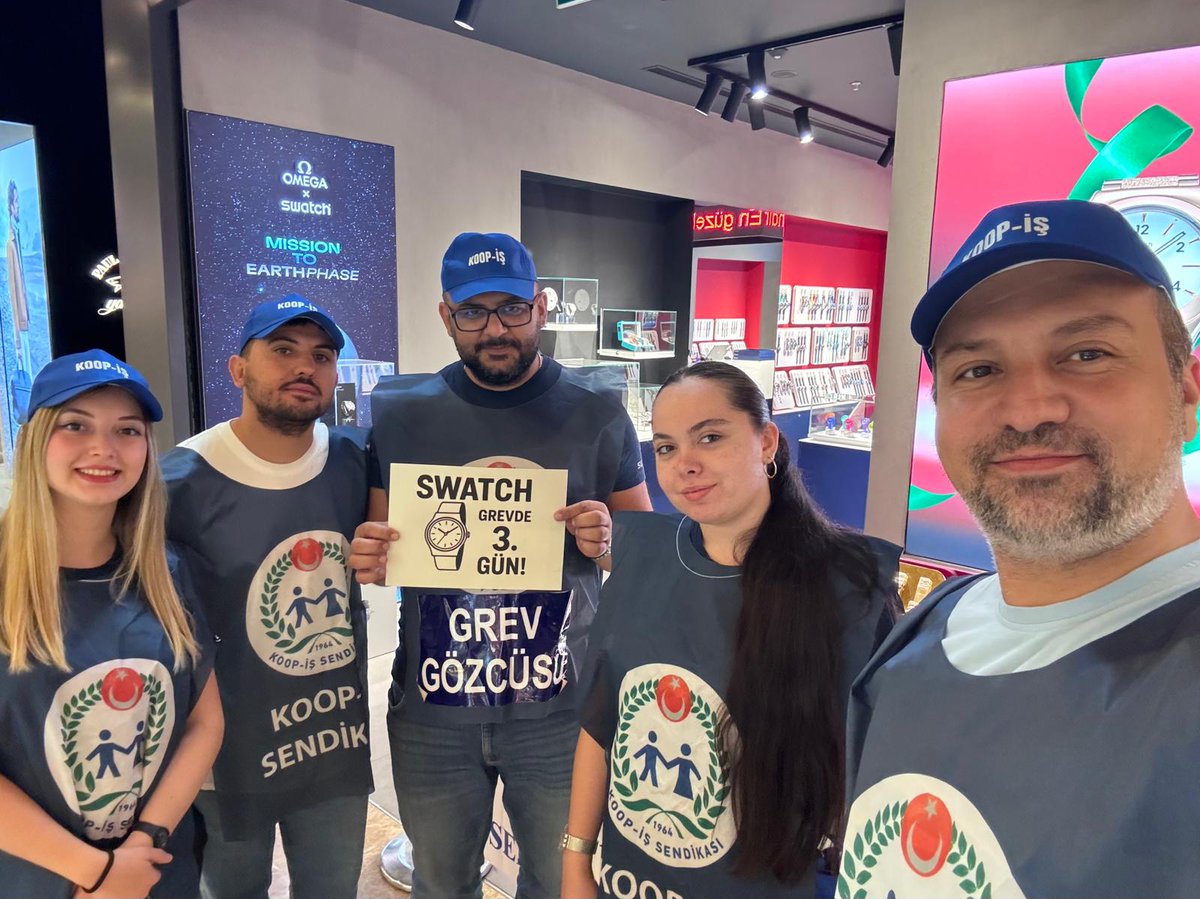 İkramiye, sosyal hak, adalet!
İşçiler hakkını istiyor!
#SwatchGroupÇalışanlarıGrevde
<a href="/Swatch/">Swatch</a> <a href="/KOOPISSENDIKASI/">Koop-İş Sendikası</a> <a href="/uniglobalunion/">UNI Global Union</a> <a href="/swatchturkiye/">Swatch Türkiye</a>