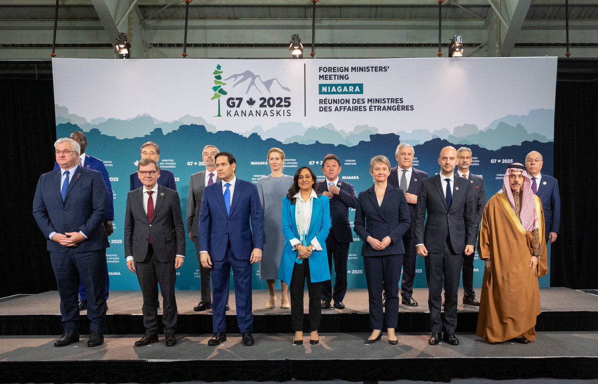 #نياغرا | الصورة الجماعية لوزراء خارجية مجموعة السبع، ووزراء خارجية الدول المدعوة للاجتماع.