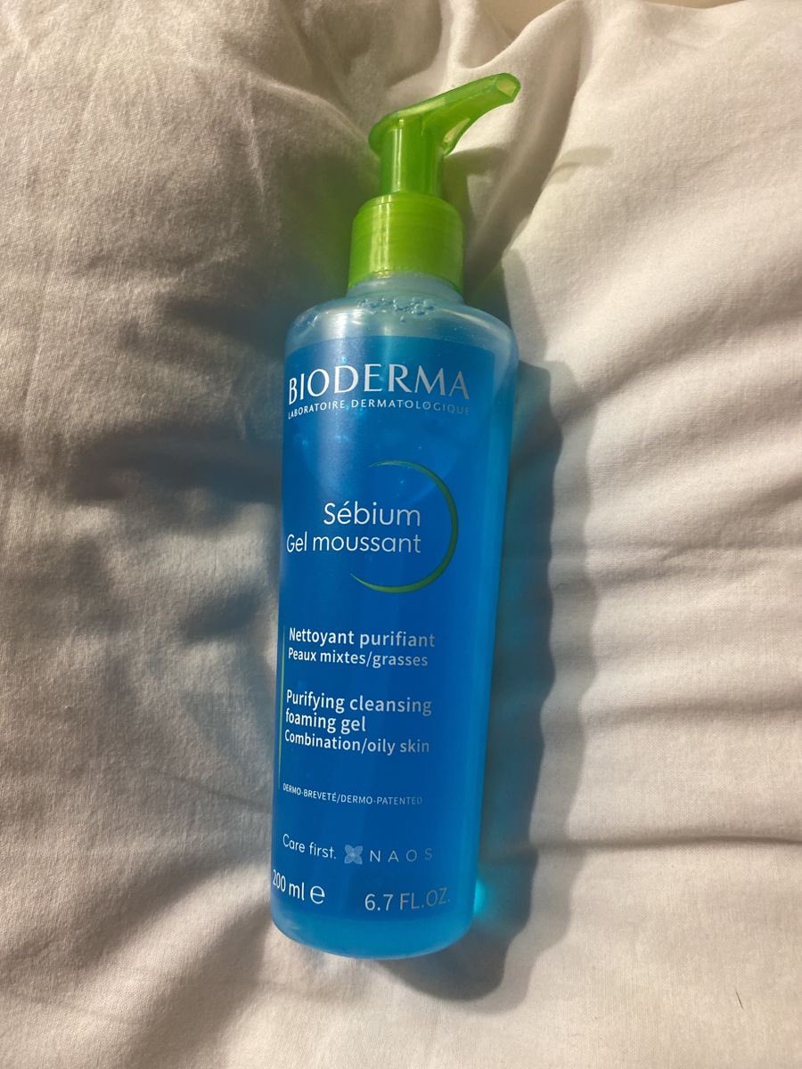 للي يعانون من حبوب او تصبغات بالوجه جبت لكم هذا الغسول ضروري تستخدمه 🤩
غسول للبشرة المختلطة، يزيل الدهون الي بالوجه ويمنع انسداد المسام، شاركونا ارائكم 🤍👏🏻