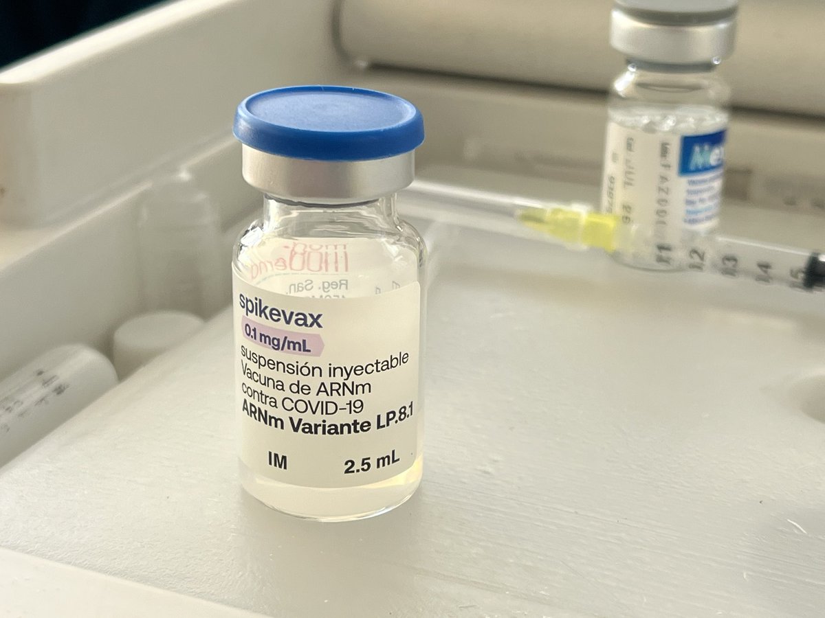 Milagrosamente este año sí compraron una vacuna actualizada vs COVID. Vacúnense.
<a href="/RubiBobadilla/">Rubi Bobadilla</a> <a href="/VeronicaAthie/">Verónica Athié BSc, MSc, PhD.</a> <a href="/CinPek/">Cindy Lu</a> <a href="/elnocturno/">Mauricio Schwarz🇺🇦🇬🇪 izquierda y conocimiento</a> <a href="/StratCons/">Xavier Tello, MD</a>