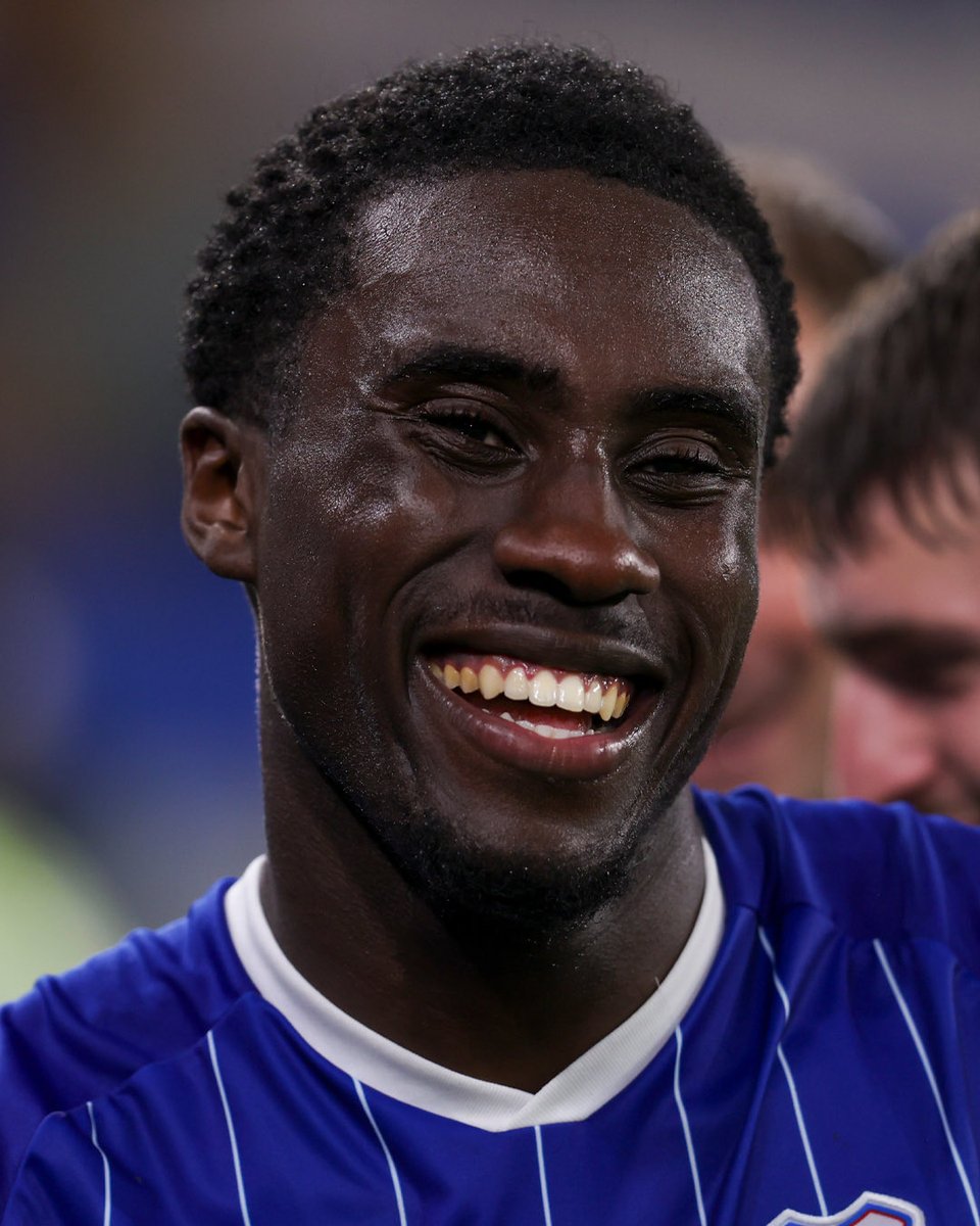 Gabriel Keita (2006) était titulaire pour la première fois en EFL Trophy avec les U21 de Cardiff City.
Ils ont gagné 3-1 face aux U21 d’Arsenal ! 🙌

📸 <a href="/CardiffCityFC/">Cardiff City FC</a>