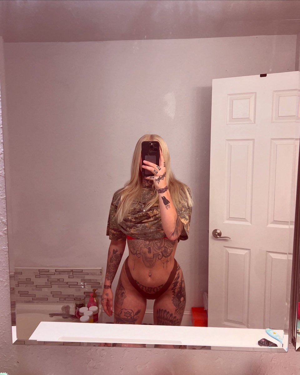 WranglerQueen's tweet photo. RT if you love curvy built blondes🥰⏳ https://t.co/nMR43275pm