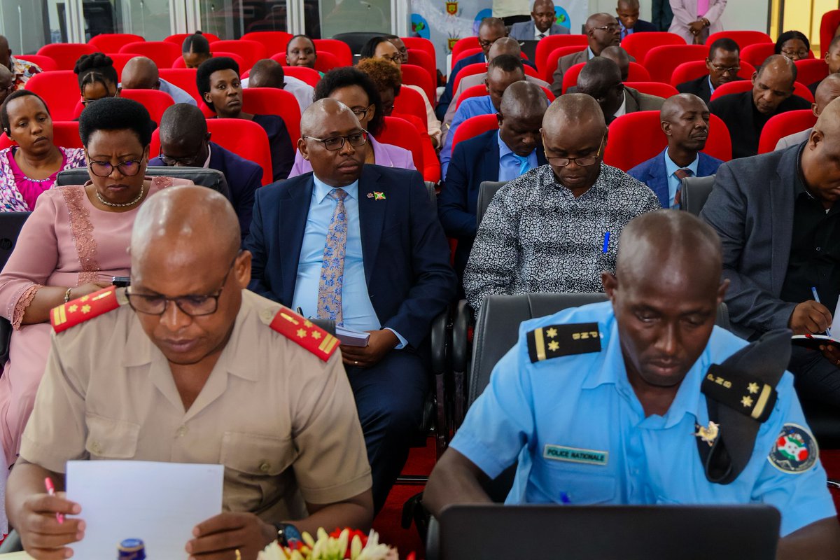 BgecoM2945's tweet image. Le ministre des Finances, Dr Alain NDIKUMANA, souligne que cette évaluation est cruciale pour bâtir un système financier burundais plus sûr, plus transparent et conforme aux exigences mondiales.
#TransparenceFinancière #Burundi