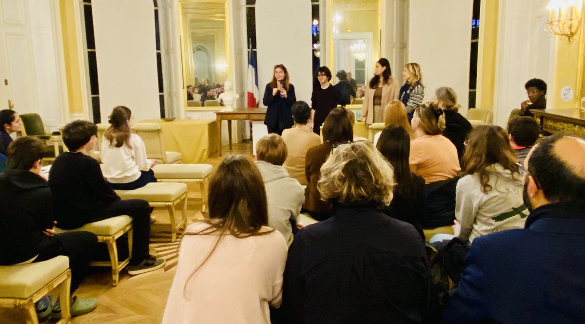 « Jeunes en mairie » un parcours de citoyenneté pour les collégiens et les lycéens en partenariat avec <a href="/sciencespo/">Sciences Po</a> <a href="/dburkli/">Delphine Bürkli</a> <a href="/VirginieMERGOIL/">Virginie MERGOIL</a>