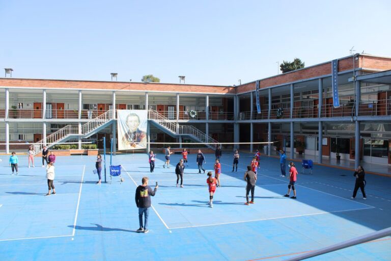 🚨DEVASTADO🚨

Entre lágrimas, Aleks Syntek declara que sus hijos ya no le contestan el teléfono y confiesa

“voy a tener que ir a su escuela y cogerme a todos sus amigos”