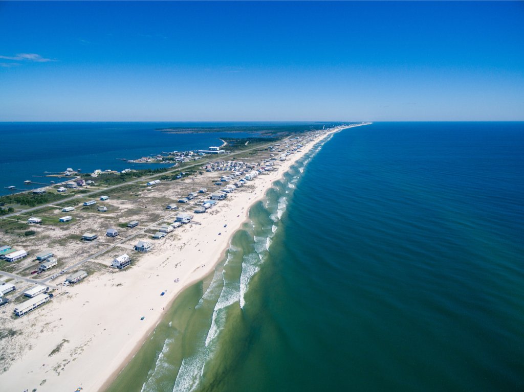 A Complete Guide to Beaches in Alabama! bit.ly/3gDnV7h | #beaches #alabama #summer 

As you can see, Alabama's beaches are absolutely gorgeous! Are you planning your getaway yet? If not, you should be! ☀️⛱️🏖️👙🕶️🎡