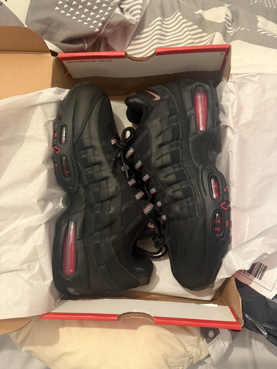 masteralpha94's tweet image. This sub got my attention! Who’s buying the next pair!