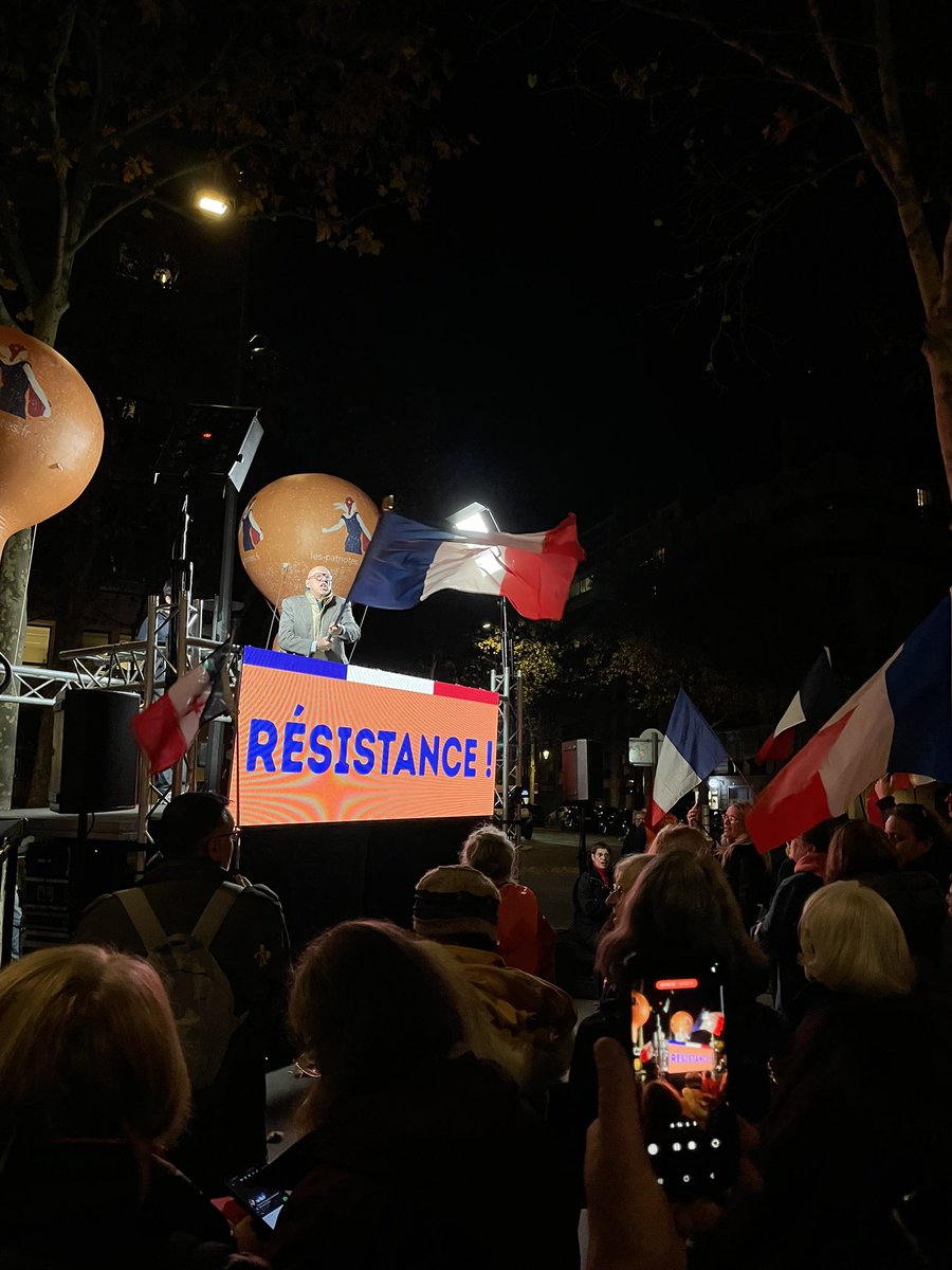 patriotes_93's tweet image. Manifestation devant le ministère de la santé pour dire « NON à la vaccination obligatoire ! ».

Attention aux députés et aux sénateurs ont vous a à l’œil… sinon ce sera la désobéissance civique… Ailleurs dans le monde, la liberté s’impose…

#Liberté
#Frexit