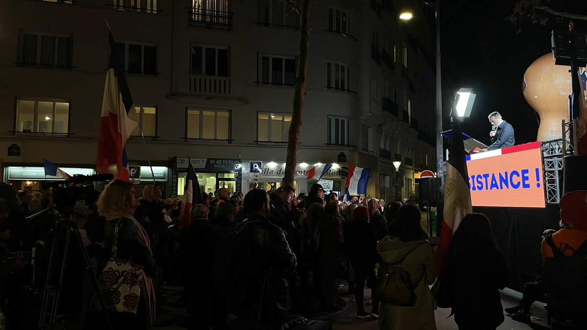 patriotes_93's tweet image. Manifestation devant le ministère de la santé pour dire « NON à la vaccination obligatoire ! ».

Attention aux députés et aux sénateurs ont vous a à l’œil… sinon ce sera la désobéissance civique… Ailleurs dans le monde, la liberté s’impose…

#Liberté
#Frexit