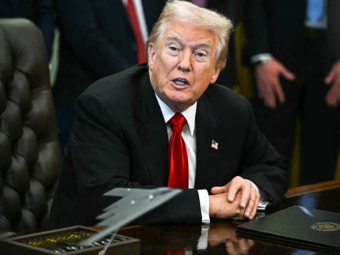 ElephantSignal's tweet image. 🚨BREAKING: Donald Trump is now planning to SUE the BBC for over $1B

This is END for the BBC!

Does Trump have your full support?

YES or NO?

IF Yes, Give me a THUMBS-UP👍!