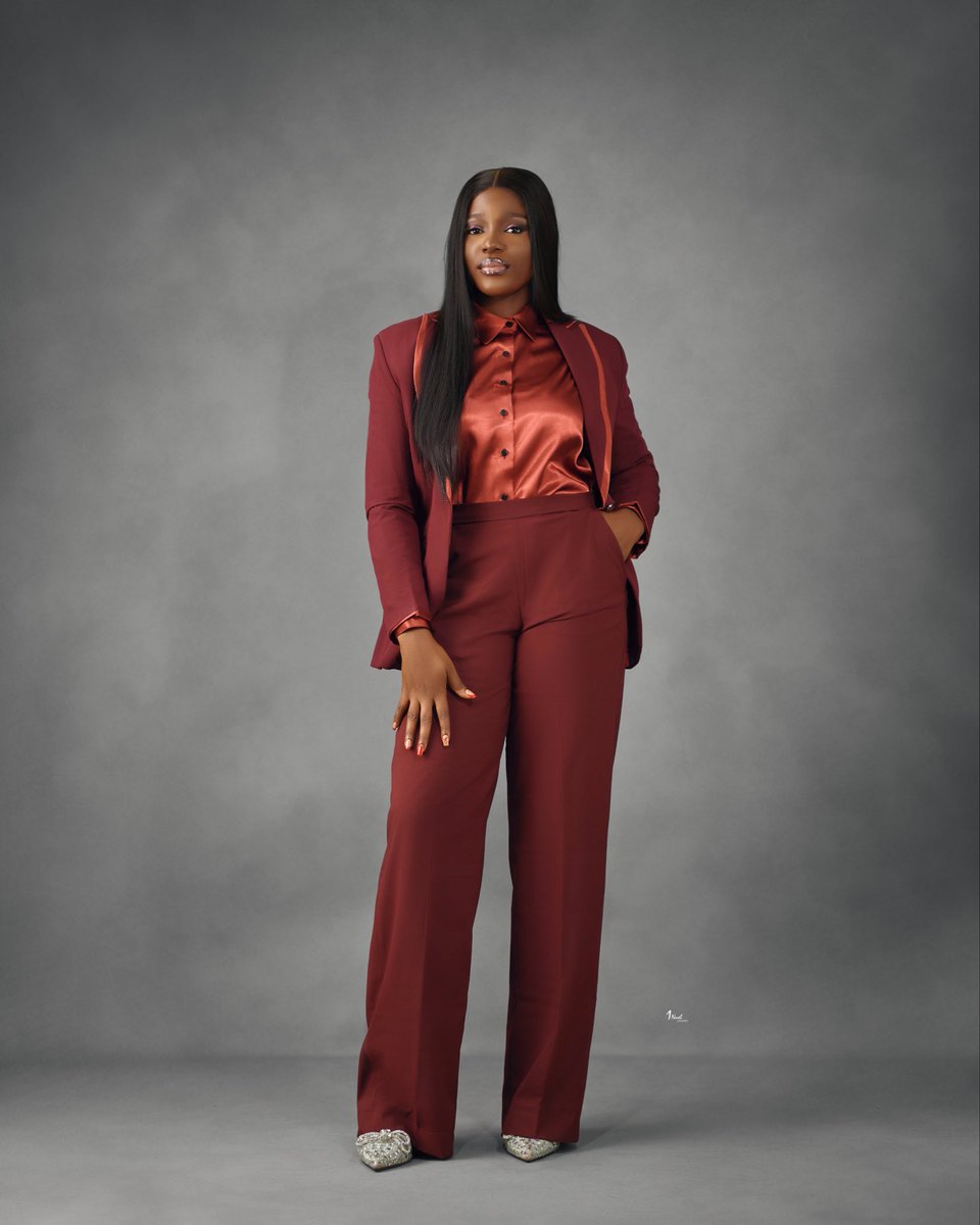 Emeldakene's tweet image. It’s said the end of a thing is better than the beginning. So here we are! 
Graduating medschool with a distinction in :
Pathology ✅
Community Medicine ✅
You can now address me as Dr. and I will see you now 🤭💯. 
#MedTwitter @Nigerian_Doctor