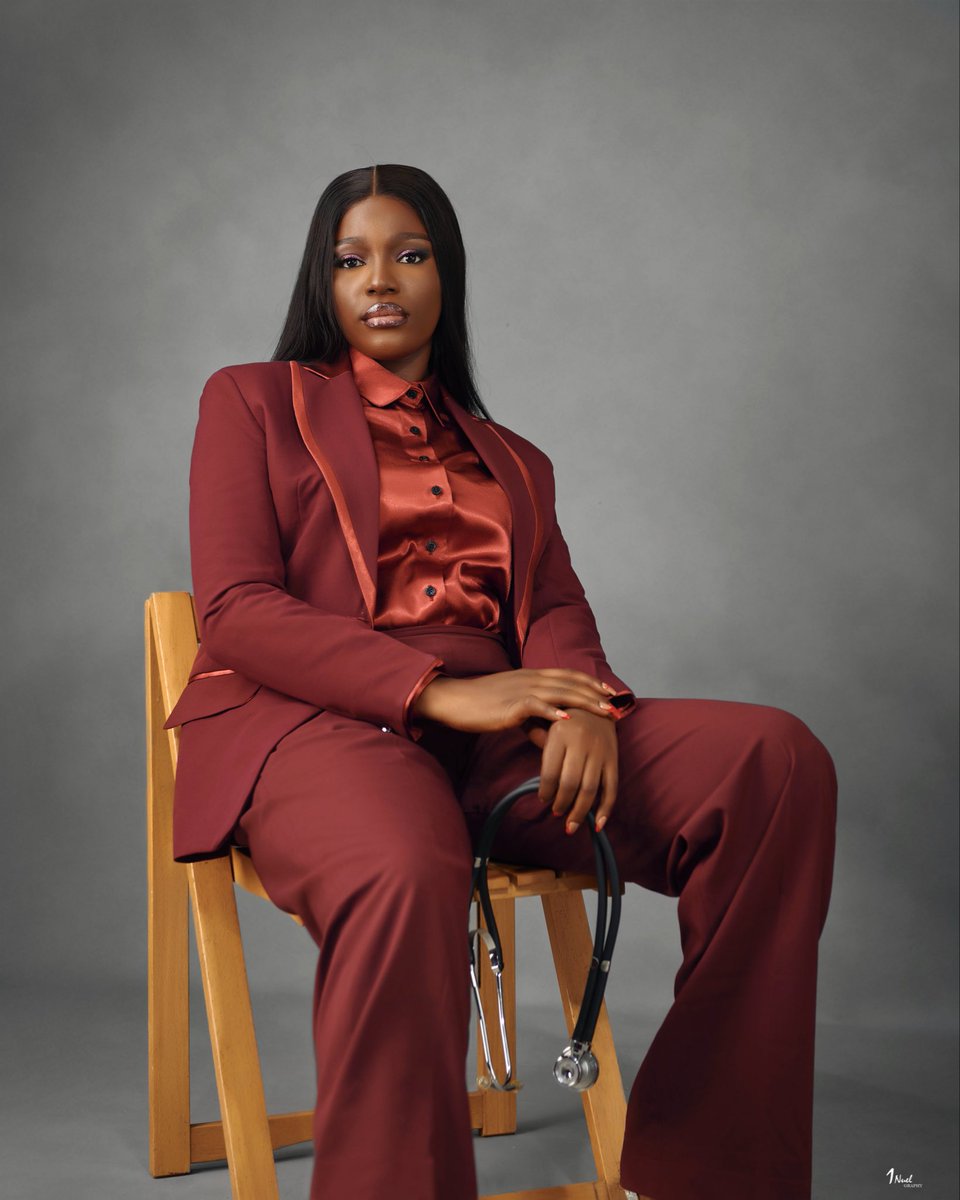 Emeldakene's tweet image. It’s said the end of a thing is better than the beginning. So here we are! 
Graduating medschool with a distinction in :
Pathology ✅
Community Medicine ✅
You can now address me as Dr. and I will see you now 🤭💯. 
#MedTwitter @Nigerian_Doctor