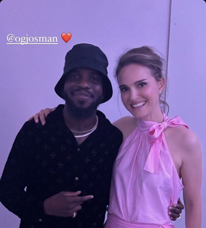 lapreskription's tweet image. 🚨 INCROYABLE

En 2024, Nathalie Portman, l’actrice à succès, a offert à son fils un showcase privé de Josman pour sa bar mitsva. 

Le COÛT ? 50 000€.