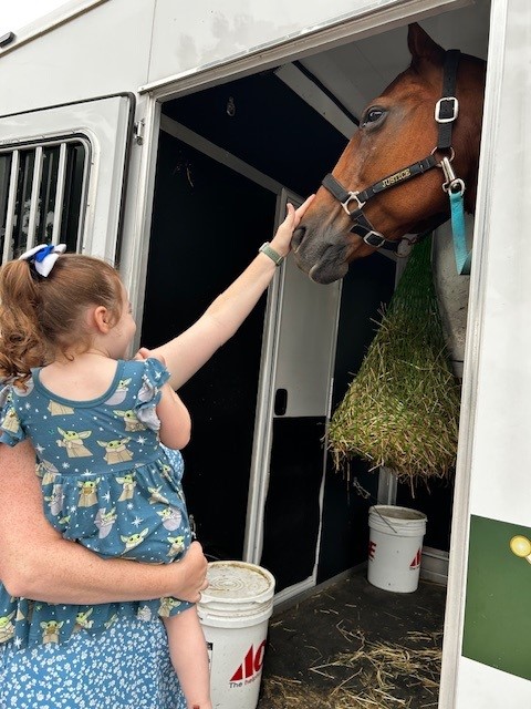 OrangeCoSheriff's tweet image. 🐴On Sunday, OCSO’s Mounted Unit had a great time connecting with our community at Hero Day at @hopewintergarden.

Members of the community got the chance to meet Justice 🐎 and learn more about how our mounted unit helps keep Orange County safe and strong.

#OCSO #MountedUnit…