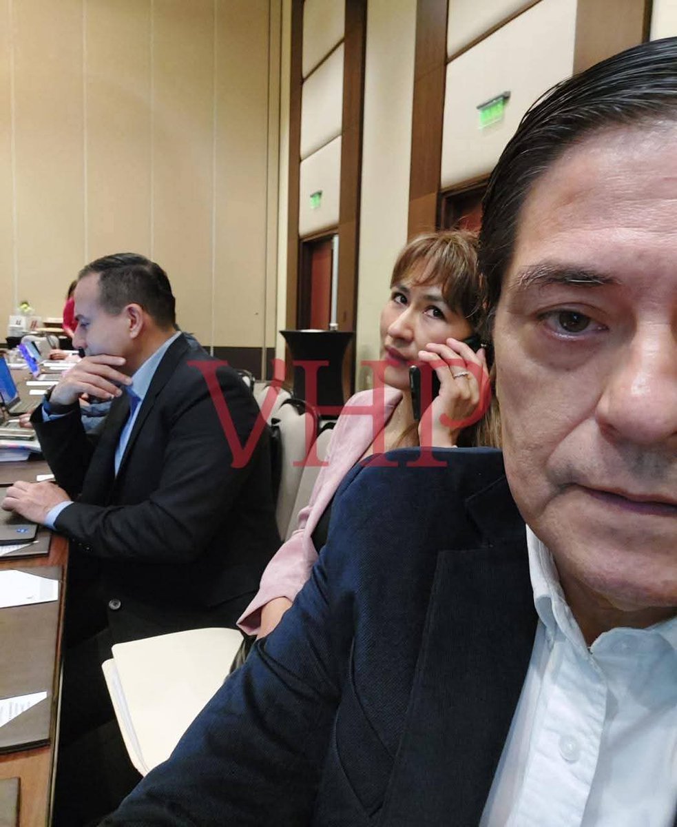 #FútbolBoliviano #TAS #Noticias   
El Tribunal Arbitral del Deporte (TAS) sesionó este miércoles en Santa Cruz por el "caso Aurora". El abogado de una de las partes, Víctor Hugo Pérez, publicó en Facebook unas fotografías del encuentro. #PREMIUM