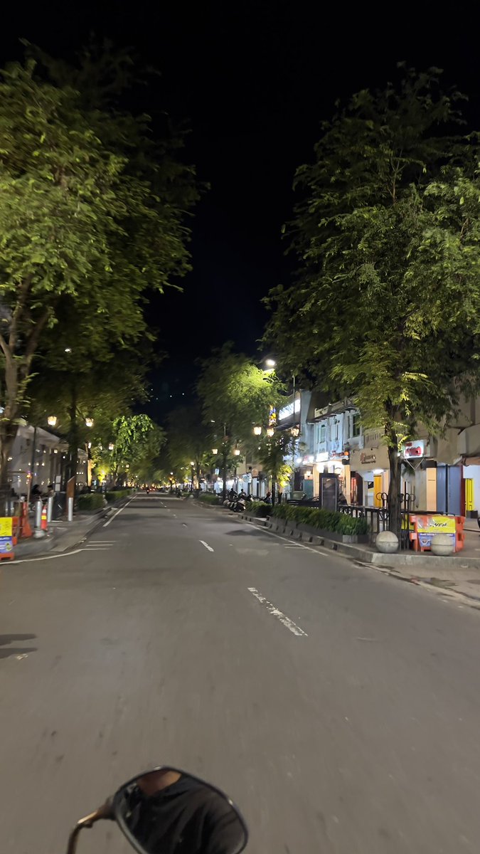 ditanyabingung's tweet photo. Kembalikan saya ke jogja syppun 🙏🏻 https://t.co/2dbIYrLkEB
