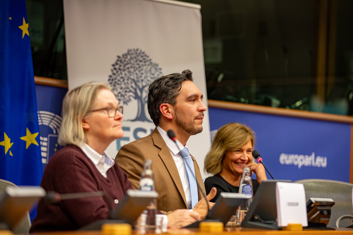 Today’s event was both insightful and entertaining:

Our MEP <a href="/IrmhildBoss/">Irmhild Boßdorf</a>  (ESN Group) hosted, together with Elisabeth Dieringer (Patriots for Europe), a discussion featuring the renowned psychology professor Lennart Freyth.

🧠 Topic of the evening: How algorithms, influencers,