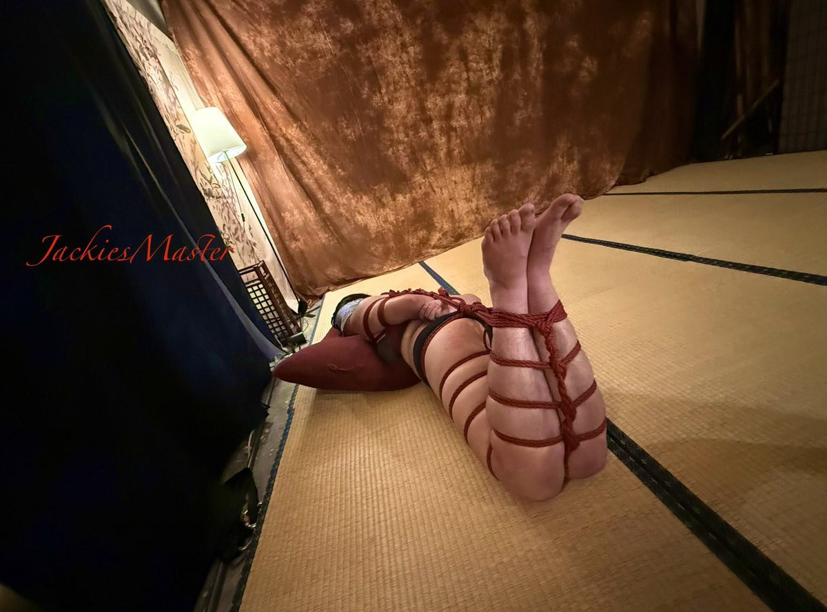 幸會幸會，終於見著了！
不過，前置溝通很多問題…遲疑哈！只好把妳捆好、掛完之後再擺著，助妳好好回想一番…