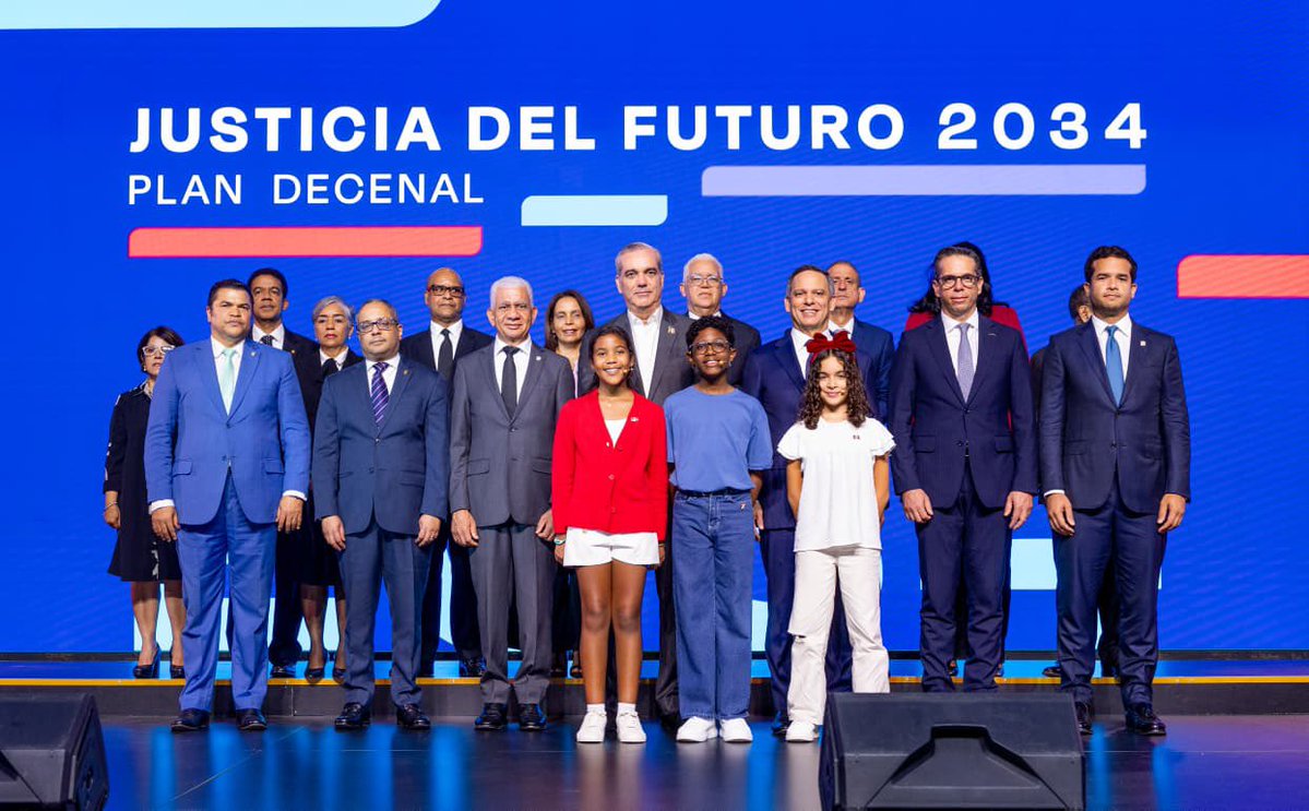 PresidenciaRD's tweet image. El Pdte.@LuisAbinader participó en el lanzamiento del Plan Decenal “Justicia del Futuro 2034” del @PoderJudicialRD, un proyecto construido junto con distintos sectores de la sociedad para lograr, en los próximos diez años, una justicia más ágil, transparente y cercana a la gente.