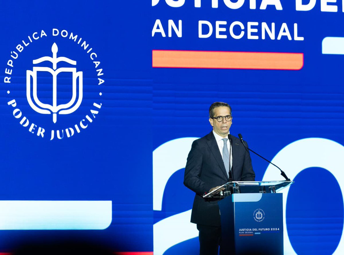 PresidenciaRD's tweet image. El Pdte.@LuisAbinader participó en el lanzamiento del Plan Decenal “Justicia del Futuro 2034” del @PoderJudicialRD, un proyecto construido junto con distintos sectores de la sociedad para lograr, en los próximos diez años, una justicia más ágil, transparente y cercana a la gente.