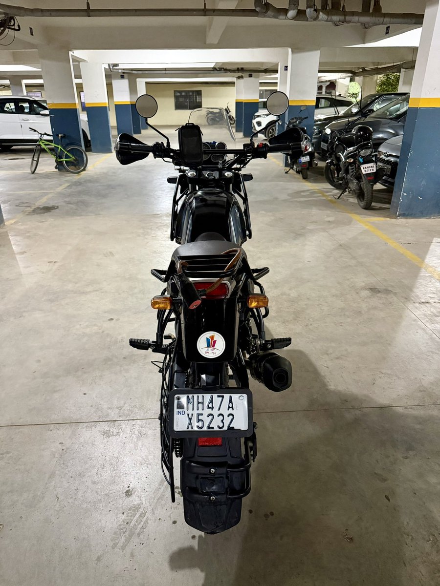 trulymadlybong's tweet image. Planning to sell my RE Himalayan BS VI Granite Black for ₹1,80,000.

Purchase is of December 2020
The condition is as good as new, with a full wrap. 

DM if interested.