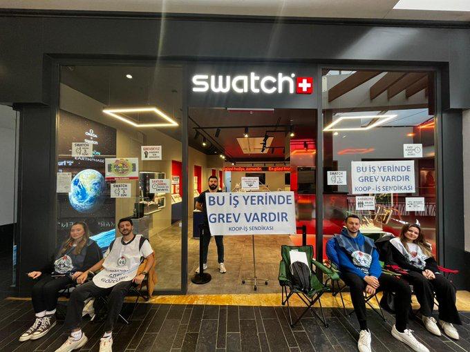 We stand firm for fair pay and dignity!..
#SwatchGroupÇalışanlarıGrevde
<a href="/Swatch/">Swatch</a> <a href="/KOOPISSENDIKASI/">Koop-İş Sendikası</a> <a href="/uniglobalunion/">UNI Global Union</a> <a href="/swatchturkiye/">Swatch Türkiye</a>