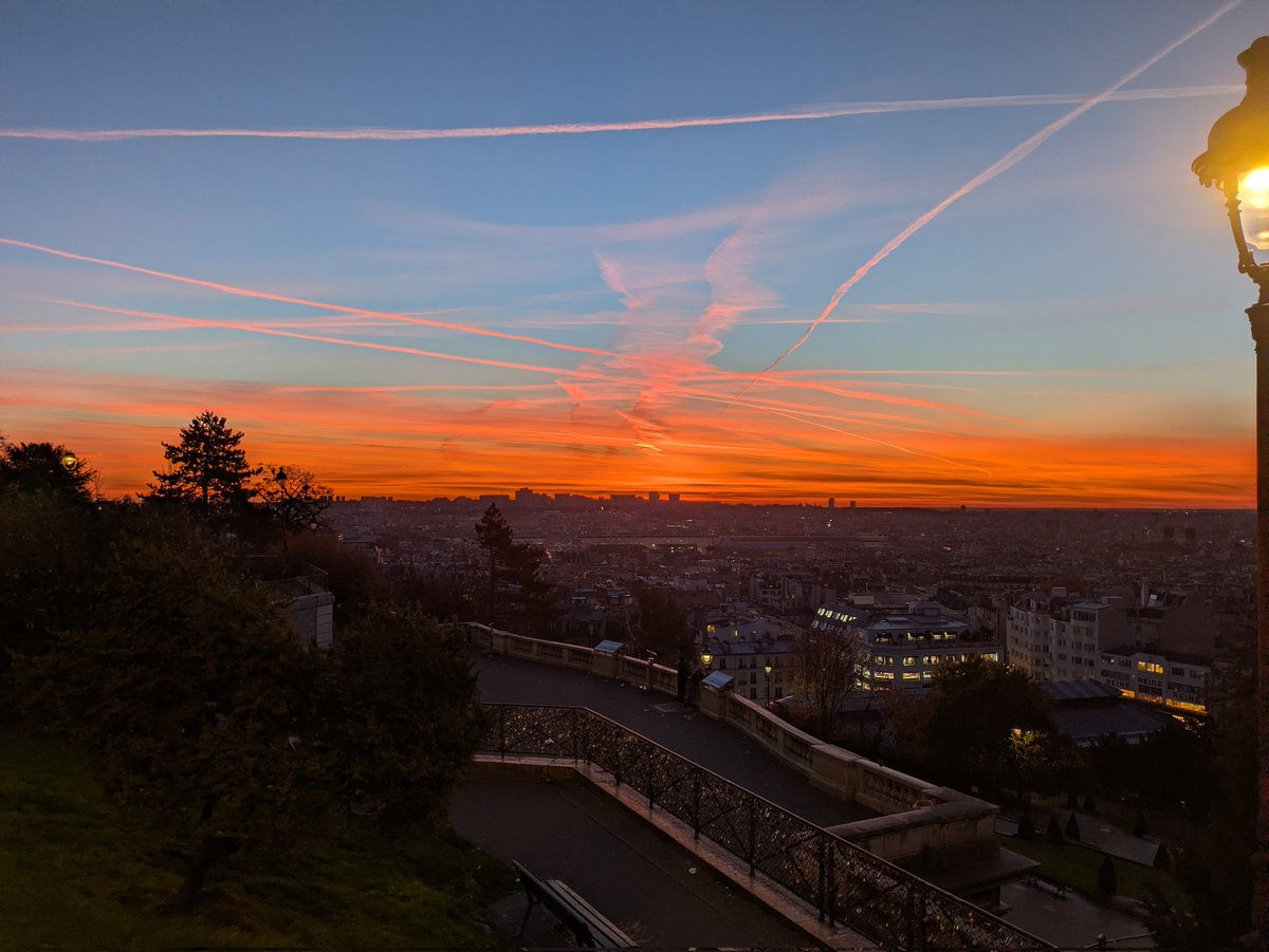 codacodac's tweet image. je me suis enfin deter à aller voir le lever de soleil à Montmartre et juste #oui