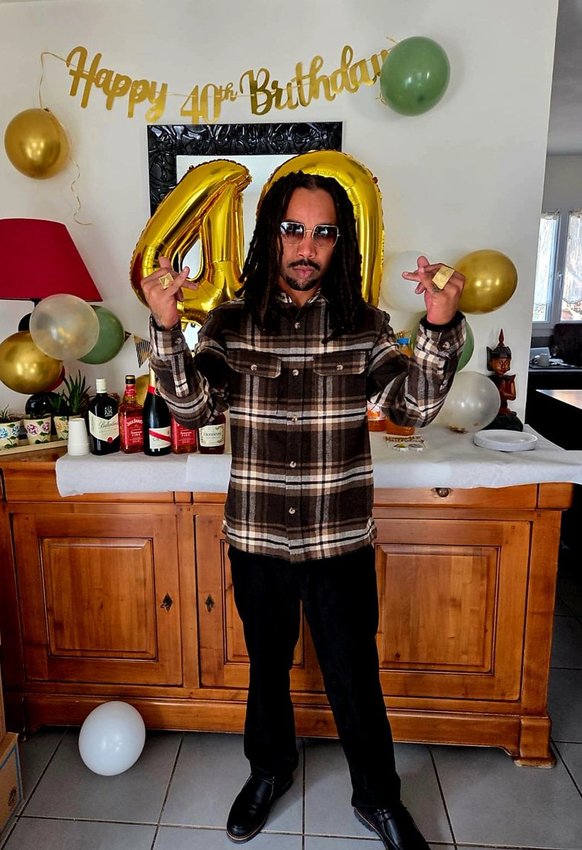 40ans sur cette terre 🔥 merci seigneur pour tout 🙏 continue de me donner la santé et la force chaque jour 🎉 REAL LIFE 🔥 🤙
