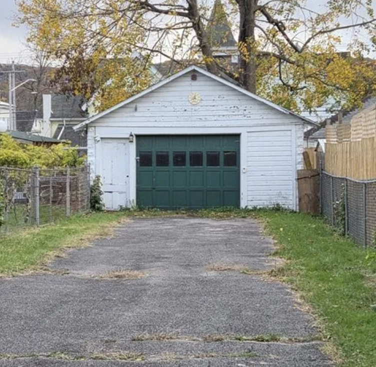 oldhouseunder50's tweet image. Cute c.1958 #newYork #handyman special w/ detached garage. $55K. oldhousesunder50k.com/c-1958-new-yor…
