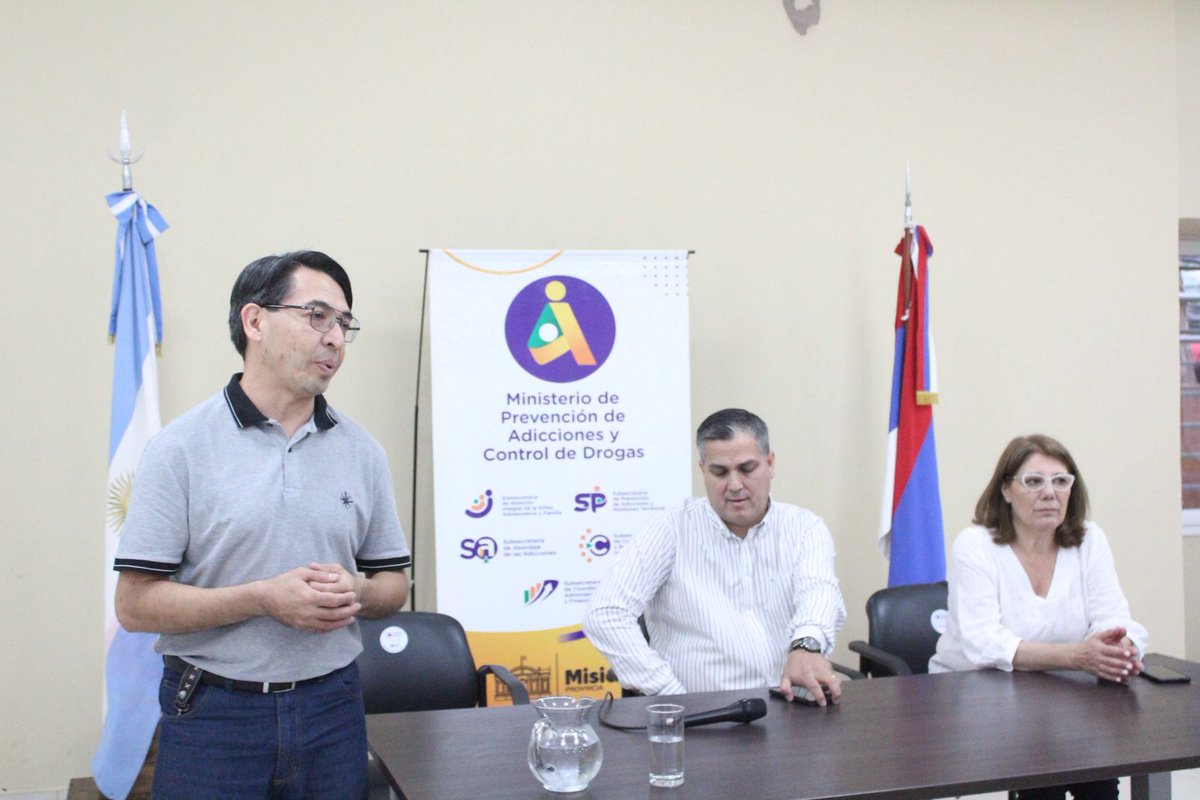 Jornada con #Sedronar y Prevención de #Adicciones para fortalecer estrategias de #tratamiento de consumos problemáticos

Los representantes e integrantes de distintos dispositivos territoriales de Misiones participaron este miércoles de una jornada de trabajo “Hacia un sistema