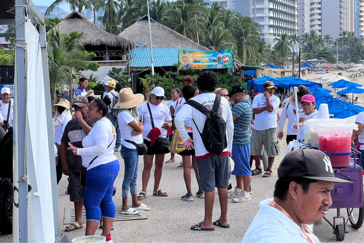 ACAPULCO. —Prestadores de servicios turísticos de la zona de Playa Papagayo bloquearon intermitente para denunciar un presunto acto de abuso de autoridad cometido por parte de efectivos de la Guardia Nacional contra un trabajador local la tarde del martes

elsoldechilpancingo.mx/2025/11/12/pre…