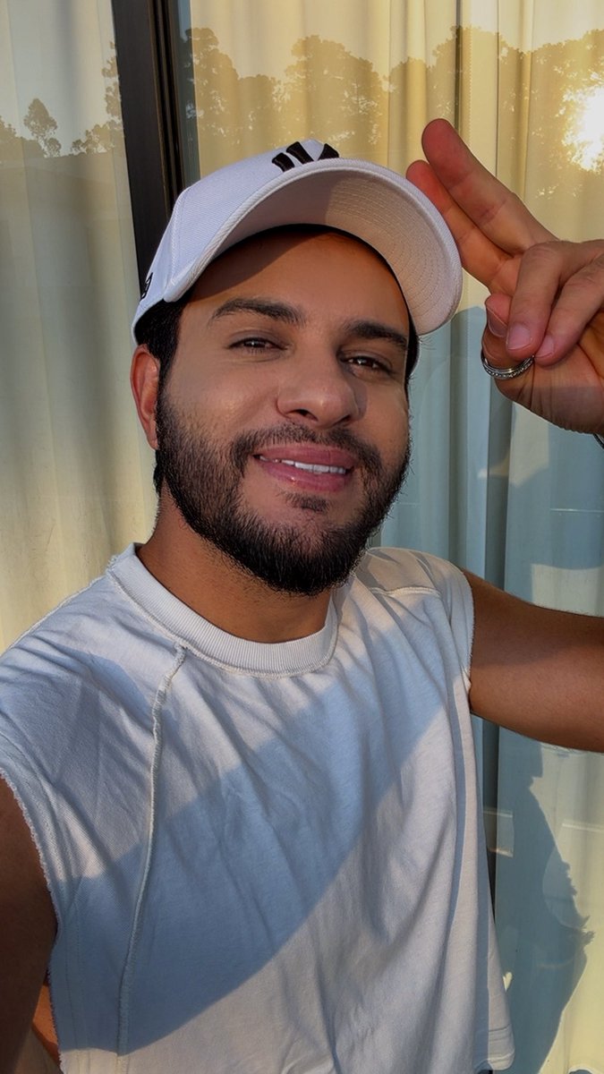 tccantor's tweet image. Passando pra desejar uma quarta pra todo mundo e lembrar que amanhã é o lançamento de “Amor do Mês”! 😍 Por aqui, a expectativa tá a mil! 🔥