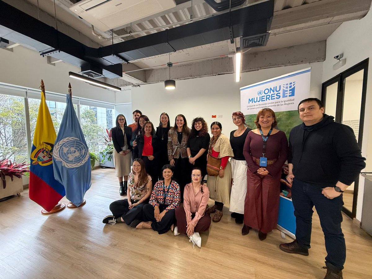 ONUMujeresCol's tweet photo. Hoy nos reunimos con nuestro Grupo Asesor de Sociedad Civil #GASC en la última sesión presencial de 2025. 

Durante la jornada compartimos la actualización de la agenda intergubernamental, así como los avances de nuestro trabajo para la garantía de los derechos…

1/2 https://t.co/8UyAx3rH5v