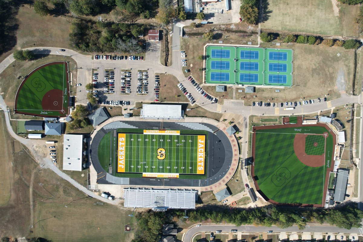 shawsportsturf's tweet image. Yellow Jacket Country is buzzing in Starkville, MS! 🖤💛
@Starkville_High now features 3 new Shaw Sports Turf installs — Baseball &amp;amp; Softball with B1K® truhop + Game On®, and Football/Soccer with Legion Pro. @STKJackets 
#ShawSportsTurf #GameOn #YellowJackets