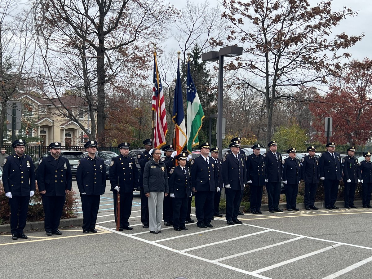 NYPD1stDep's tweet image. We mourn the passing of Retired Lieutenant Anthony DiPalma. 

With 44 years on the job, he was the longest serving uniformed member of the service. He looked out for our cops, mentored generations, and served with heart. 

Our condolences to his family and colleagues.
