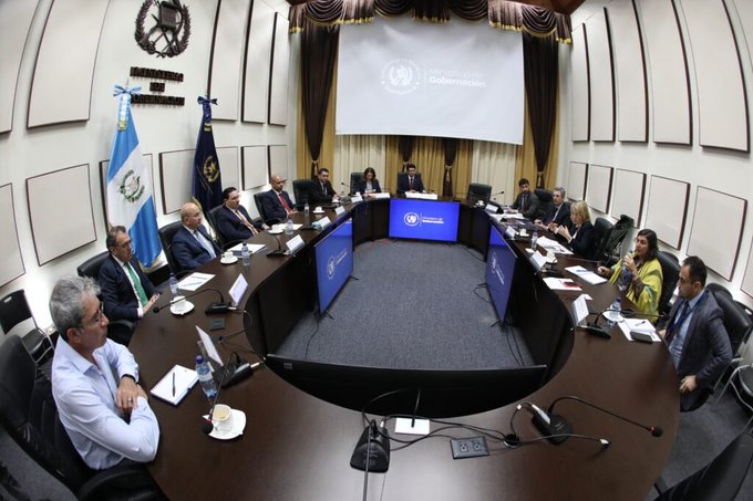 CanalAntigua's tweet image. 🇪🇺🇬🇹El ministro de Gobernación, Marco Antonio Villeda, se reunió con la embajadora de la Unión Europea en Guatemala, Johanna Karanko, para buscar estrategias conjuntas en el combate al crimen y fortalecer la seguridad transnacional.

#Mingob #UE #Embajadora #Reunión #Seguridad