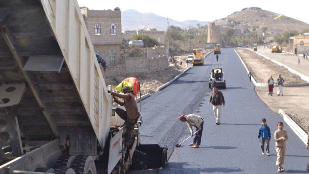 صنعاء: تدشين المرحلة الثانية في مشروع سفلتة شارع الثلاثين بمنطقة شملان بمديرية همدان

دُشنت اليوم المرحلة الثانية ضمن أعمال سفلتة شارع الثلاثين-دائري شملان بمديرية همدان،في محافظة صنعاء،والتي تنفذها الوحدة التنفيذية للمشاريع بإشراف مكتب الأشغال بالمحافظة

قدما نحو البناء والتنمية