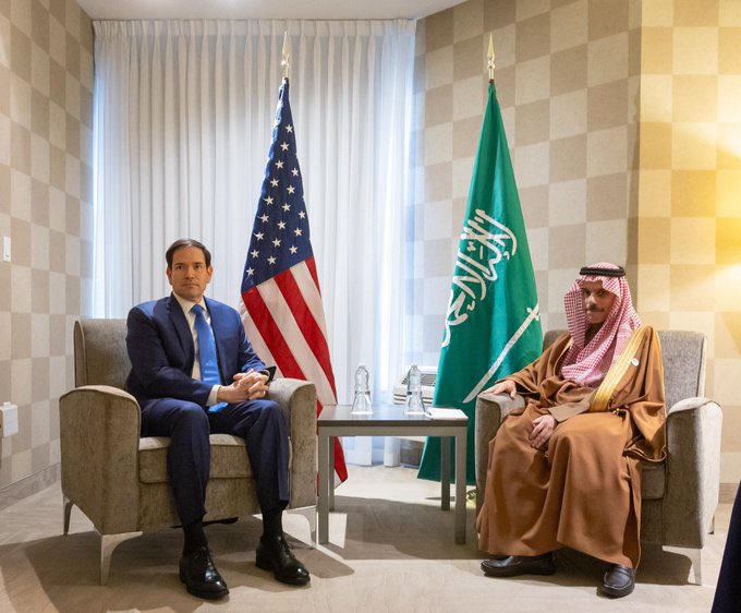 alrougui's tweet image. تم مناقشة الملف السوداني اليوم في الاجتماع الذي دار بين الأمير فيصل بن فرحان ووزير الخارجية الأمريكي في كندا

- وزير الخارجية الأمريكي صرح اليوم بعد نهاية اجتماعات مجموعة السبع منتقدا الدعم السريع وقال :

- قوات الدعم السريع ليس لديها القدرة على تصنيع السلاح ونعلم من هي الدول…