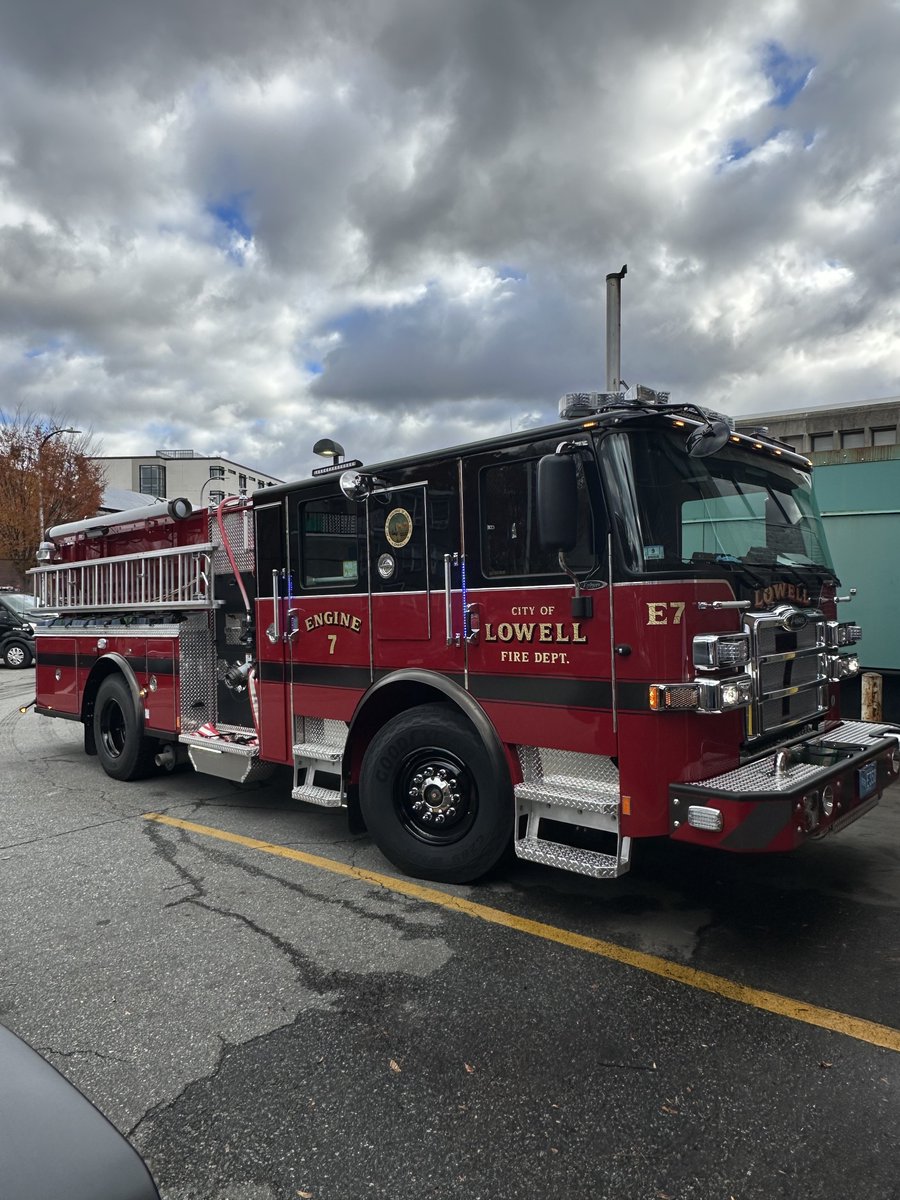 🚨 Engine 7 is officially in service at the Pine/Stevens firehouse serving the Upper and Lower Highlands
This marks the 9th of 10 ARPA-funded fire apparatus from <a href="/PierceMfg/">Pierce Mfg</a> through Allegiance Emergency Vehicles - investing in modernizing the Lowell Fire Department's fleet.