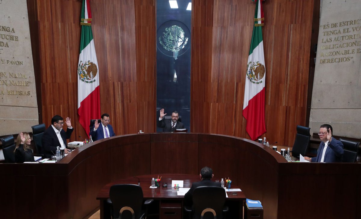 Hoy presidí mi primera sesión jurisdiccional al frente de la Sala Superior del Tribunal Electoral del Poder Judicial de la Federación. <a href="/TEPJF_informa/">Tribunal Electoral del PJF</a>

Asumir esta responsabilidad implica tener siempre presente que las sentencias no son ejercicios abstractos: impactan en la vida