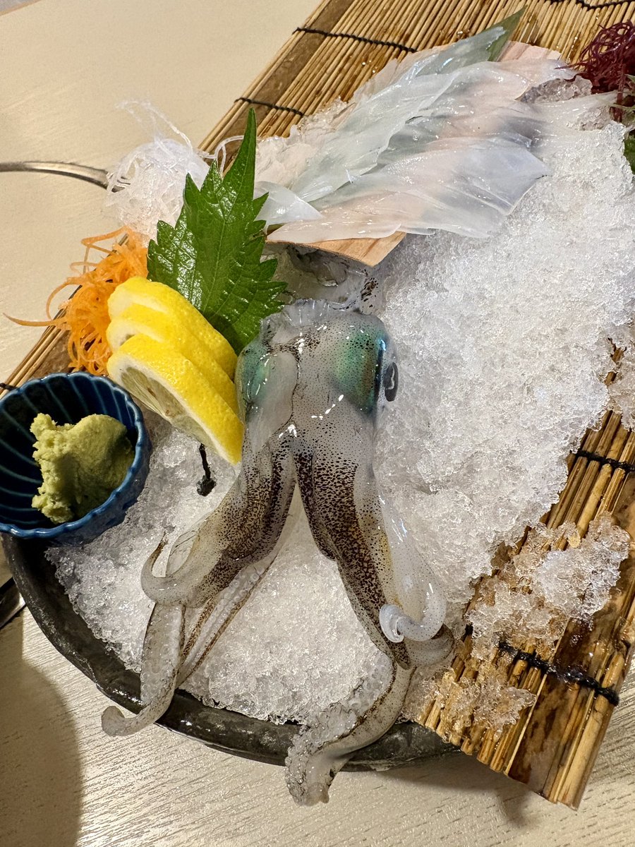 relight0622's tweet photo. 11/11から唐津市へ出張。
未接道の山林や農地調査だけじゃなく、呼子のイカ、唐津の地酒、パワースポットや絶景も満喫。
素晴らしい出会いと景色、美味しさの連続に感謝。(^^)

#出張 #唐津市 #佐賀県
#呼子のイカ #唐津の焼酎ヤマフル
#鏡山展望台 #虹の松原 #唐津神社 #はた寿司 https://t.co/fY5hypaLo2