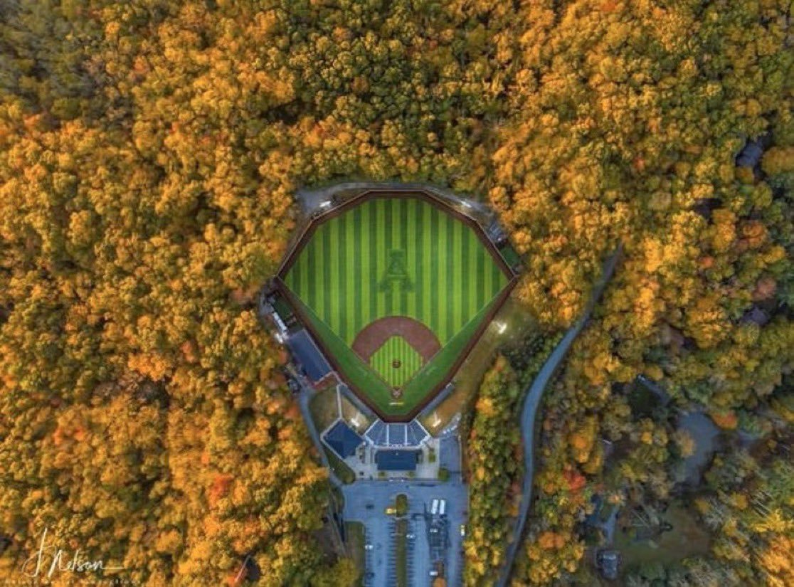 BBGreatMoments's tweet photo. Appalachian State’s baseball field during the fall 😍⚾️ https://t.co/7aWrJJNDMq