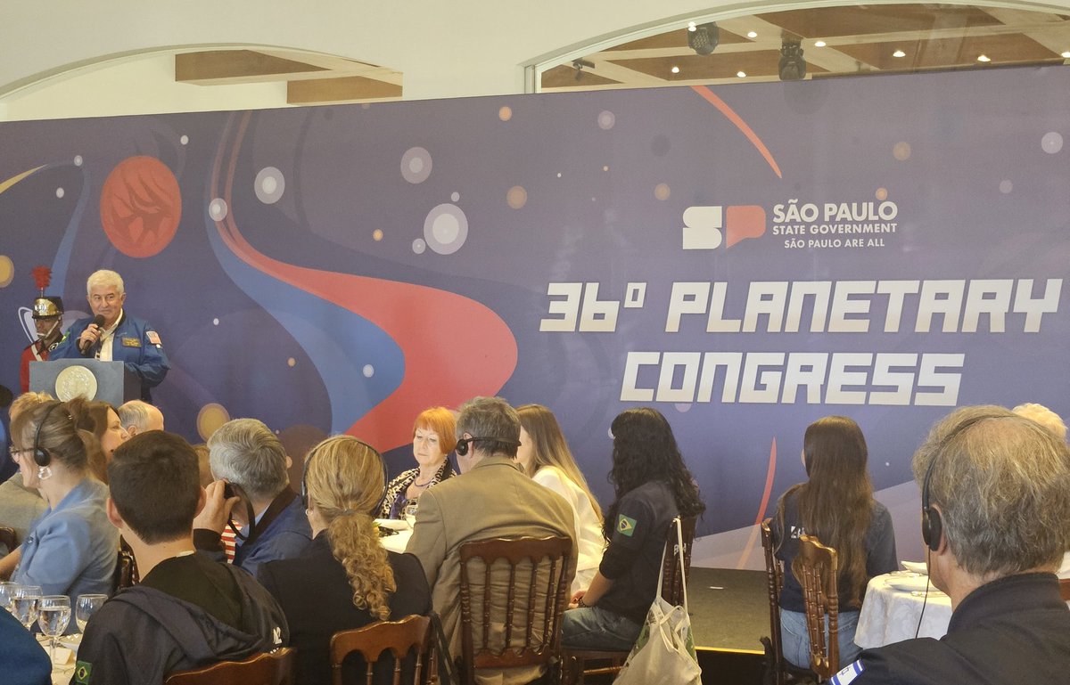 ASE_Astronauts's tweet image. #ASE36 Day 5: At the beginning of the day's program, @astropontes was invited to the stage to welcome his fellow fliers to the governor's palace.