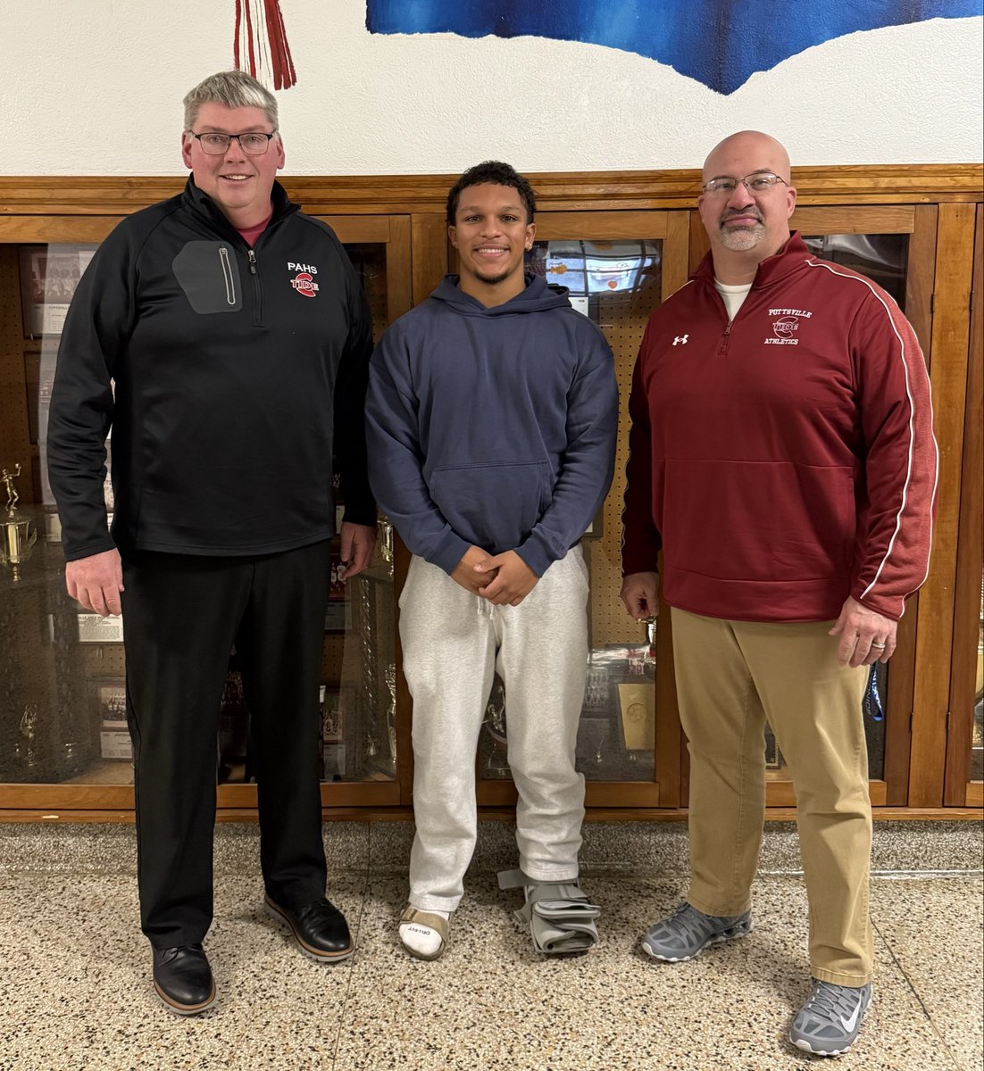 PAHSathletics's tweet photo. Congratulations to our 2025 Football Scholar Athlete, Juleon Bainbridge! He is pictured with Head Coach Mike Brennan and Athletic Director Pete Sanfilippo.
#ctidepride
Roll Tide! https://t.co/4lCvnsg56p