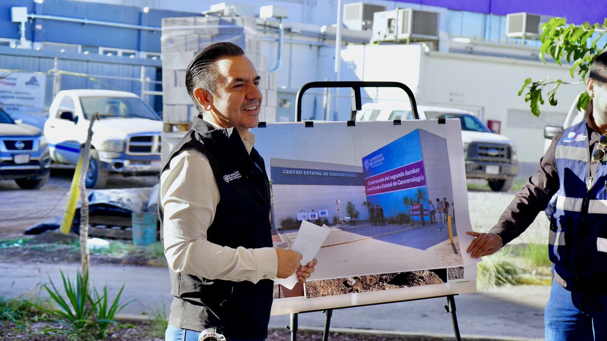 Scop_Chihuahua's tweet image. 👷‍♀️👨‍⚕️ Futuros ingenieros conocieron de cerca cómo la infraestructura transforma vidas.
En la #SCOP recibimos a estudiantes de la Facultad de Ingeniería de la #UACH para un recorrido técnico por la construcción del segundo Búnker de Radioterapia en el Centro Estatal de Cancerología