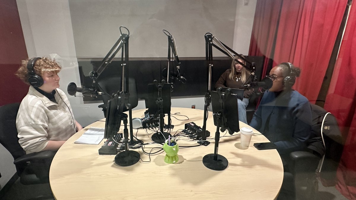 JSchool_CU's tweet image. Journalism student Holly Jothsmith (on the left) interviews Stursberg lecture keynote @YousraElbagir  (Sky News Africa correspondent) for Carleton’s public affairs show Midweek. In the background is fellow journalism student Zoe Pierce. Give it a listen: soundcloud.com/carleton-journ…