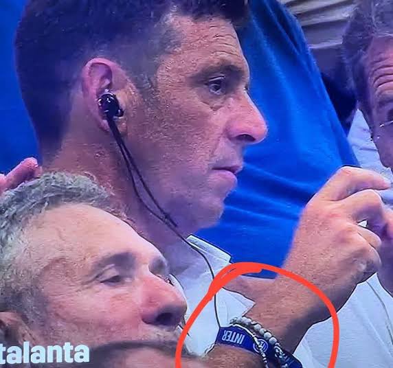 MemoriesMilan's tweet image. Una cosa che mai e’ capitata:

L’OSTENTAZIONE.

Che significa intoccabilità e sicurezza nel sapere che nulla potrà accadere.

Una cosa MAI successa prima.
MAI MAI MAI.

La serie A e’ totalmente da riformare, l’#Inter dovrà rispondere di ciò che ha fatto negli ultimi 60 anni.